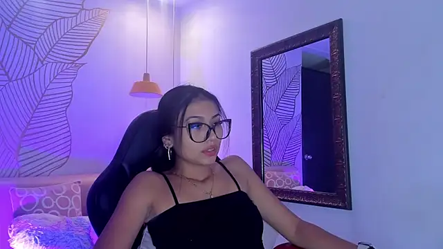 Snapshot of ZaraLim chatting on February 4, 2025, 12:33 pm ZaraLim online show from February 4, 2025, 12:33 pm