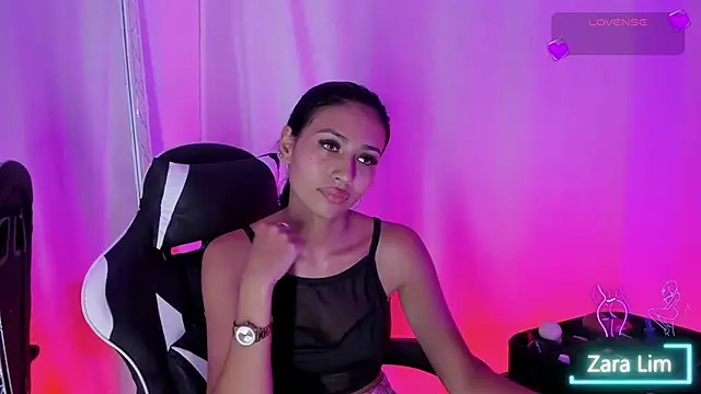 Snapshot of ZaraLim chatting on October 3, 2025, 6:05 pm ZaraLim online show from October 3, 2025, 6:05 pm