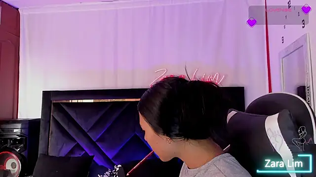 Snapshot of ZaraLim chatting on October 31, 2025, 8:43 pm ZaraLim online show from October 31, 2025, 8:43 pm