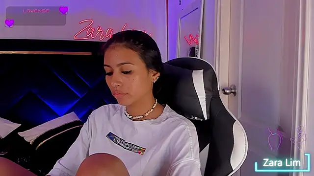 Snapshot of ZaraLim chatting on November 11, 2025, 6:19 pm ZaraLim online show from November 11, 2025, 6:19 pm