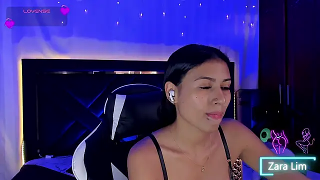 Snapshot of ZaraLim chatting on December 3, 2025, 9:02 pm ZaraLim online show from December 3, 2025, 9:02 pm