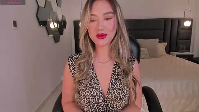 Snapshot of RebeccaHudson chatting on January 13, 2025, 5:12 am RebeccaHudson online show from January 13, 2025, 5:12 am
