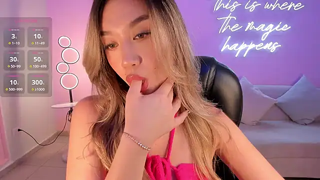 Snapshot of RebeccaHudson chatting on October 28, 2025, 7:05 pm RebeccaHudson online show from October 28, 2025, 7:05 pm