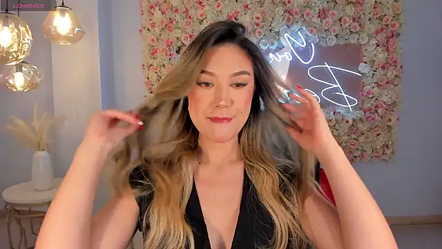 Snapshot of RebeccaHudson chatting on November 10, 2025, 7:02 pm RebeccaHudson online show from November 10, 2025, 7:02 pm