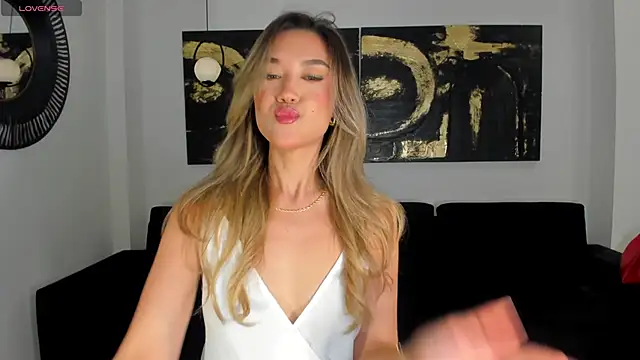 Snapshot of RebeccaHudson chatting on November 18, 2025, 6:56 pm RebeccaHudson online show from November 18, 2025, 6:56 pm