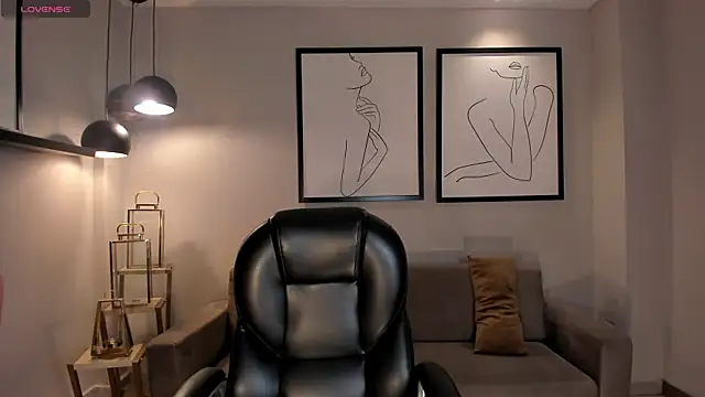 Snapshot of RebeccaHudson chatting on December 17, 2025, 8:04 pm RebeccaHudson online show from December 17, 2025, 8:04 pm