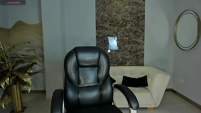 RebeccaHudson online show from April 2, 2026, 6:38 pm