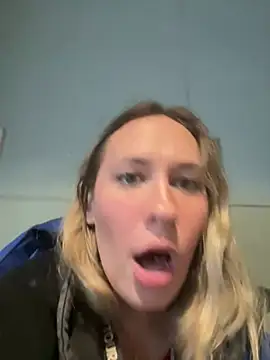 M1ssyk1ssy online show from January 3, 2025, 3:33 pm