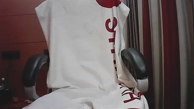 collage hoty online show from January 8, 2026, 3:42 am