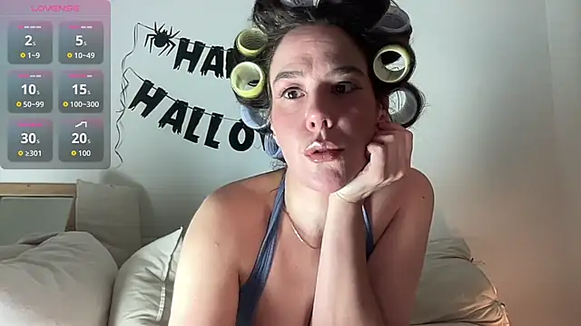 MilkyHoneyLullabies online show from October 30, 2025, 1:45 pm