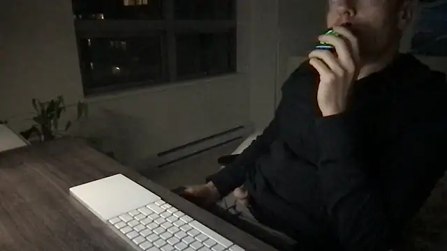 Snapshot of Gingerbushguy chatting on December 2, 2024, 7:03 am Gingerbushguy online show from December 2, 2024, 7:03 am