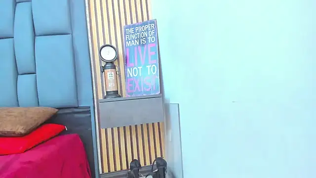 candela collinss online show from January 4, 2025, 3:28 pm