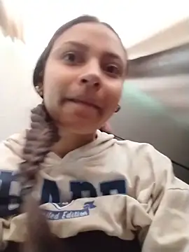 Snapshot of emma_ambar chatting on November 28, 2025, 4:42 pm emma ambar online show from November 28, 2025, 4:42 pm