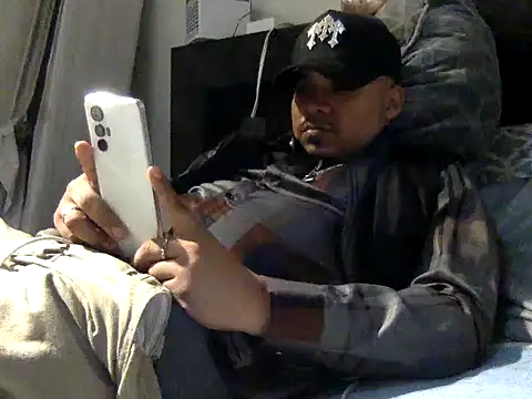 Snapshot of Sr_CobraHot chatting on April 1, 2026, 2:45 am Sr CobraHot online show from April 1, 2026, 2:45 am