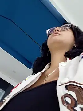 Snapshot of lara_moon25 chatting on November 7, 2025, 9:04 pm lara moon25 online show from November 7, 2025, 9:04 pm