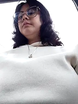 Snapshot of lara_moon25 chatting on November 13, 2025, 6:51 pm lara moon25 online show from November 13, 2025, 6:51 pm