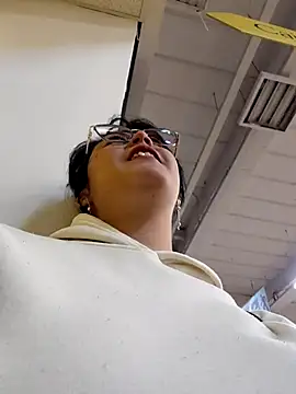 Snapshot of lara_moon25 chatting on December 1, 2025, 7:30 pm lara moon25 online show from December 1, 2025, 7:30 pm