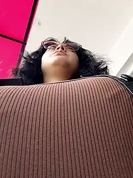 Snapshot of lara_moon25 chatting on December 4, 2025, 6:49 pm lara moon25 online show from December 4, 2025, 6:49 pm