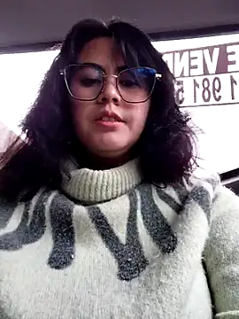 Snapshot of lara_moon25 chatting on December 15, 2025, 7:51 pm lara moon25 online show from December 15, 2025, 7:51 pm