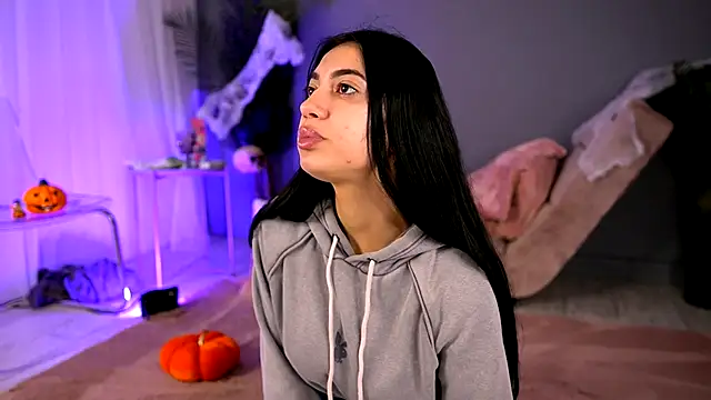 BetsyGonzale online show from October 28, 2025, 3:54 am