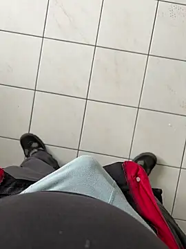 lescoquin2215 online show from November 21, 2025, 8:35 am