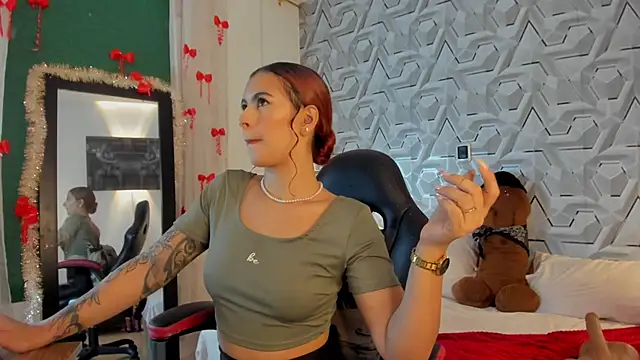 Sophiee Hill online show from January 14, 2026, 6:19 am