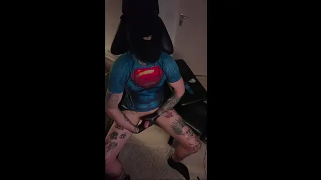 Snapshot of LuggiJack chatting on December 21, 2024, 5:25 am LuggiJack online show from December 21, 2024, 5:25 am