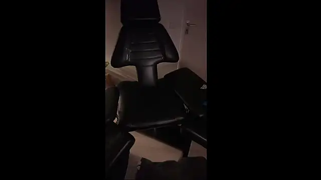 Snapshot of LuggiJack chatting on December 21, 2024, 3:53 pm LuggiJack online show from December 21, 2024, 3:53 pm