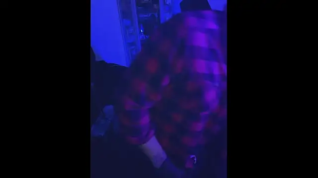 Snapshot of LuggiJack chatting on September 27, 2025, 8:03 pm LuggiJack online show from September 27, 2025, 8:03 pm