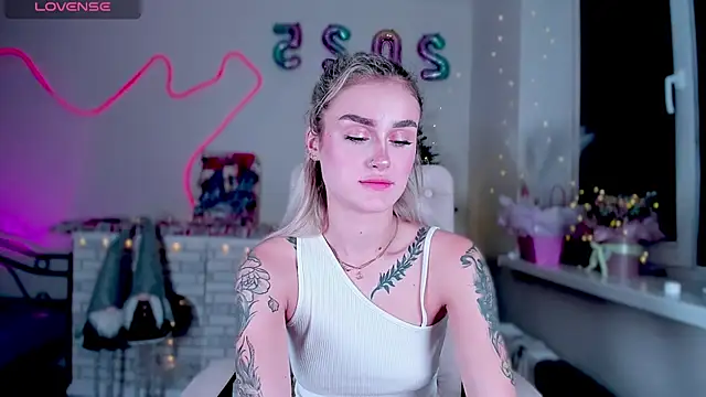 Snapshot of _Ravenaa chatting on December 23, 2024, 10:12 pm Ravenaa online show from December 23, 2024, 10:12 pm