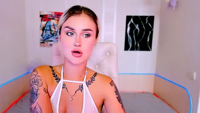 Snapshot of _Ravenaa chatting on September 15, 2025, 10:15 am Ravenaa online show from September 15, 2025, 10:15 am