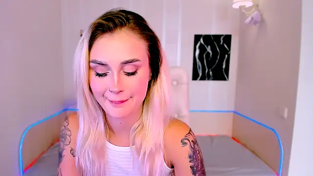 Snapshot of _Ravenaa chatting on September 18, 2025, 10:17 am Ravenaa online show from September 18, 2025, 10:17 am