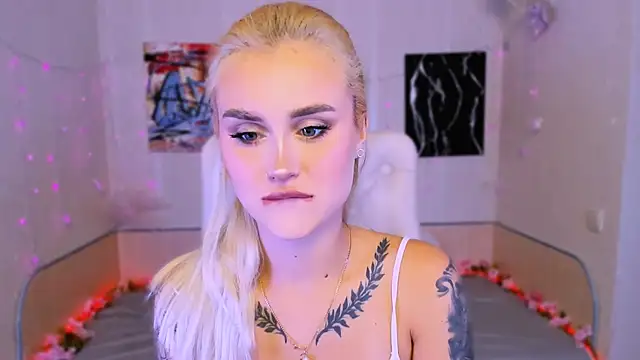 Snapshot of _Ravenaa chatting on November 1, 2025, 3:14 pm Ravenaa online show from November 1, 2025, 3:14 pm