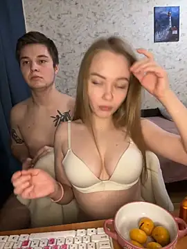 Family-Mm1 online show from December 9, 2024, 9:48 pm