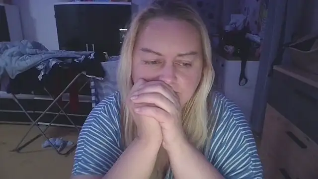 Snapshot of Meliss_Official9 chatting on March 15, 2025, 5:59 pm Meliss Official9 online show from March 15, 2025, 5:59 pm