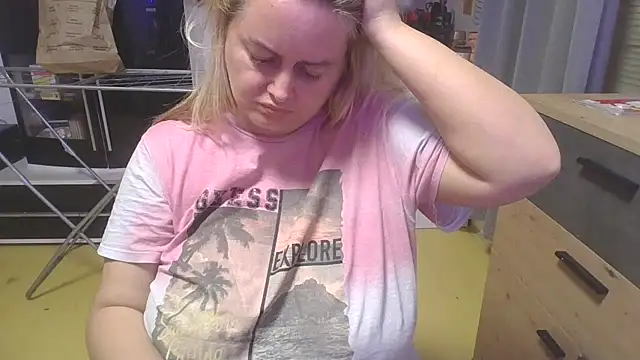 Snapshot of Meliss_Official9 chatting on March 20, 2025, 6:31 pm Meliss Official9 online show from March 20, 2025, 6:31 pm