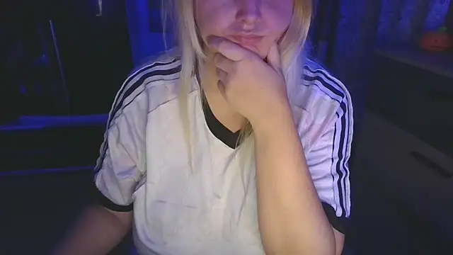 Snapshot of Meliss_Official9 chatting on October 28, 2025, 8:55 pm Meliss Official9 online show from October 28, 2025, 8:55 pm