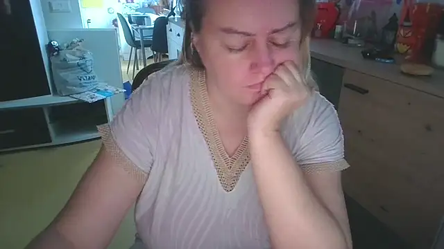 Snapshot of Meliss_Official9 chatting on November 13, 2025, 10:58 am Meliss Official9 online show from November 13, 2025, 10:58 am