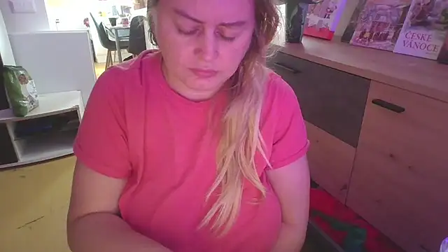 Snapshot of Meliss_Official9 chatting on November 16, 2025, 12:11 pm Meliss Official9 online show from November 16, 2025, 12:11 pm