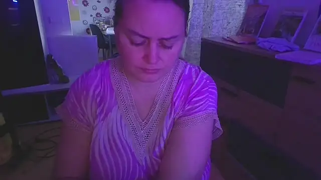 Snapshot of Meliss_Official9 chatting on November 19, 2025, 6:13 am Meliss Official9 online show from November 19, 2025, 6:13 am