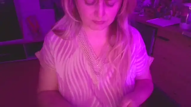 Meliss Official9 online show from December 16, 2025, 8:36 pm