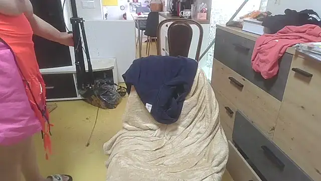 Meliss Official9 online show from February 15, 2026, 8:57 am