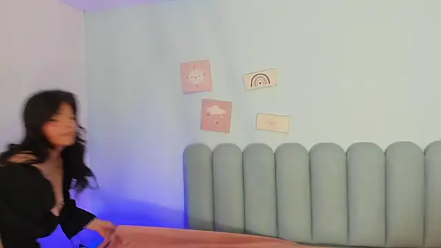 curvy rousi online show from January 18, 2026, 11:47 am