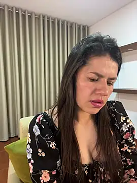 Alice Biel online show from February 22, 2025, 1:22 am