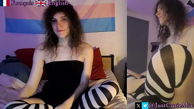 Snapshot of JustCutieMia chatting on November 7, 2025, 7:03 pm JustCutieMia online show from November 7, 2025, 7:03 pm