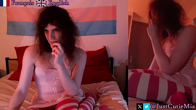 Snapshot of JustCutieMia chatting on November 25, 2025, 7:25 pm JustCutieMia online show from November 25, 2025, 7:25 pm