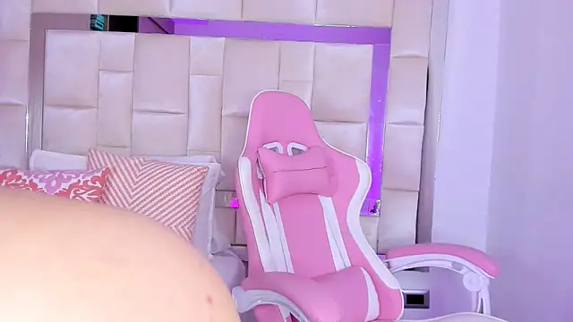 Snapshot of isabella_gomez11 chatting on January 16, 2025, 8:36 pm isabella gomez11 online show from January 16, 2025, 8:36 pm