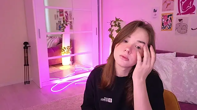 LindaRobertz online show from March 21, 2025, 6:05 am