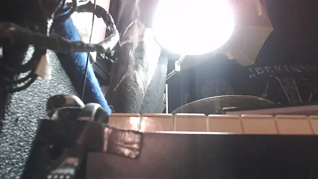 DREAMZ420 online show from November 1, 2025, 6:37 am