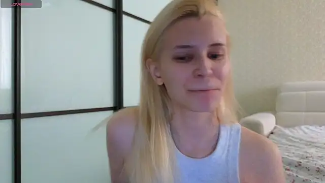 Snapshot of elsa_limerence chatting on March 4, 2025, 11:19 am elsa limerence online show from March 4, 2025, 11:19 am